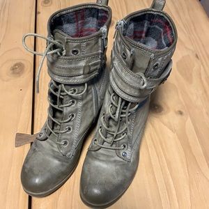 Guess booties